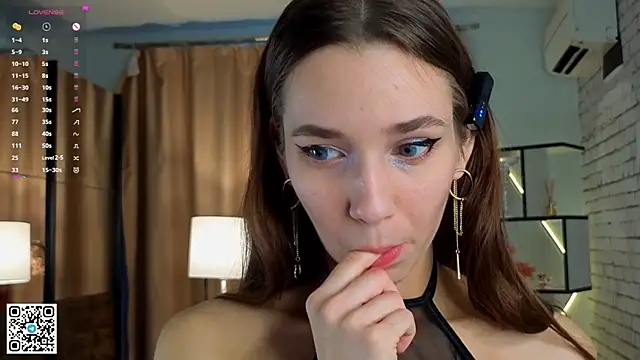 PetraHambelton online show from September 10, 2025, 4:23 am