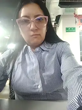 Romina693 online show from November 5, 2025, 6:13 am