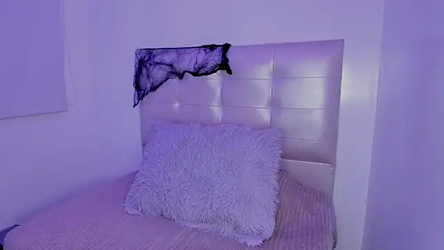 Snapshot of Anna_Blade_ chatting on October 27, 2025, 12:15 am Anna Blade online show from October 27, 2025, 12:15 am