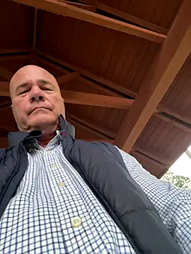 Snapshot of cyclone1212 chatting on November 6, 2025, 11:44 am cyclone1212 online show from November 6, 2025, 11:44 am