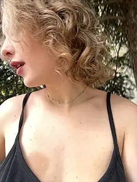 Snapshot of KellyKeler chatting on September 19, 2025, 11:11 am KellyKeler online show from September 19, 2025, 11:11 am