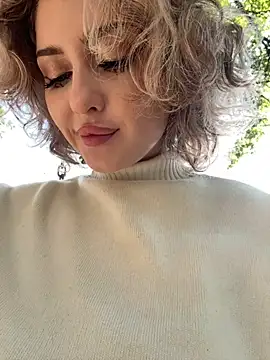 Snapshot of KellyKeler chatting on September 21, 2025, 11:56 am KellyKeler online show from September 21, 2025, 11:56 am