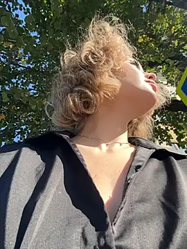 Snapshot of KellyKeler chatting on September 22, 2025, 11:45 am KellyKeler online show from September 22, 2025, 11:45 am