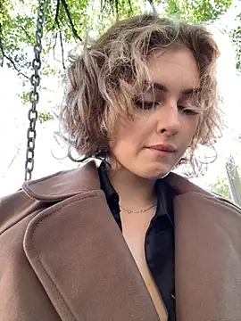 Snapshot of KellyKeler chatting on October 1, 2025, 12:22 pm KellyKeler online show from October 1, 2025, 12:22 pm