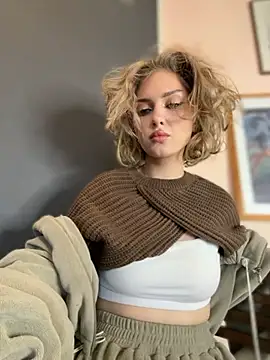 Snapshot of KellyKeler chatting on October 13, 2025, 1:22 pm KellyKeler online show from October 13, 2025, 1:22 pm