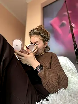 Snapshot of KellyKeler chatting on October 27, 2025, 10:52 am KellyKeler online show from October 27, 2025, 10:52 am