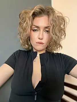 Snapshot of KellyKeler chatting on October 28, 2025, 1:25 pm KellyKeler online show from October 28, 2025, 1:25 pm