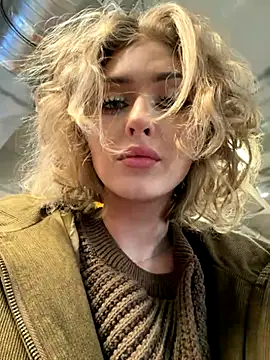 Snapshot of KellyKeler chatting on October 29, 2025, 12:29 pm KellyKeler online show from October 29, 2025, 12:29 pm