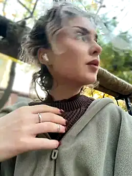 Snapshot of KellyKeler chatting on November 2, 2025, 1:35 pm KellyKeler online show from November 2, 2025, 1:35 pm