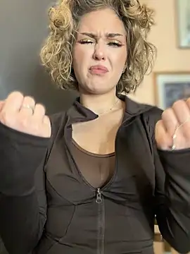 Snapshot of KellyKeler chatting on December 5, 2025, 2:14 pm KellyKeler online show from December 5, 2025, 2:14 pm