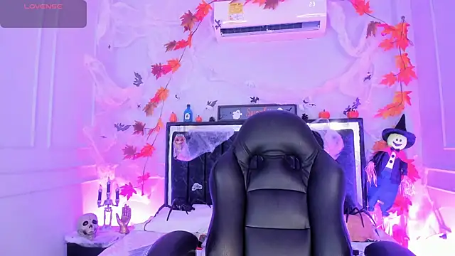 Snapshot of SwettRenata_ chatting on October 31, 2025, 12:17 pm SwettRenata online show from October 31, 2025, 12:17 pm