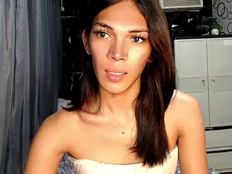 ladyhotcuming online show from May 27, 2026, 1:57 am