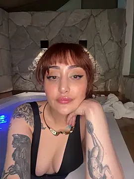 Snapshot of Bella_Wilde chatting on May 15, 2026, 5:14 am Bella Wilde online show from May 15, 2026, 5:14 am