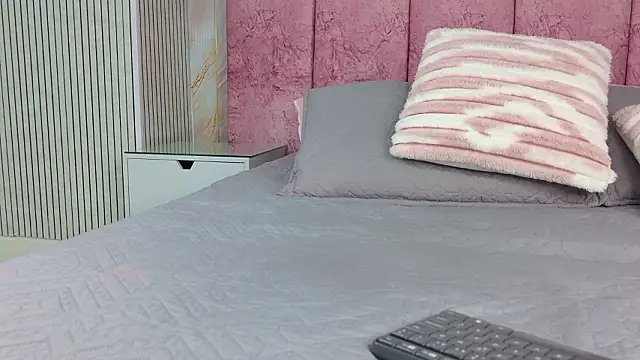 emmacurvy online show from March 4, 2026, 3:12 am