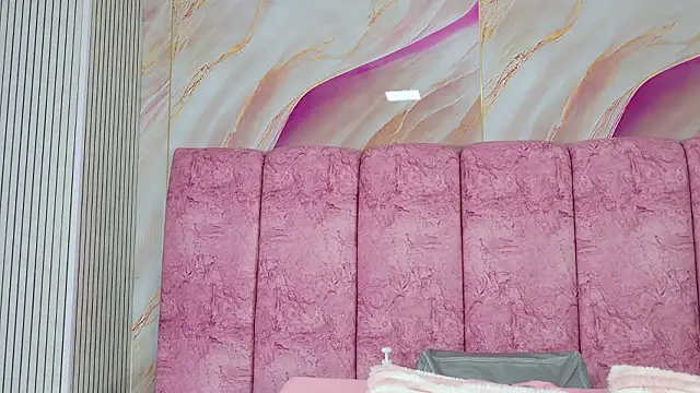 emmacurvy online show from March 10, 2026, 3:11 am