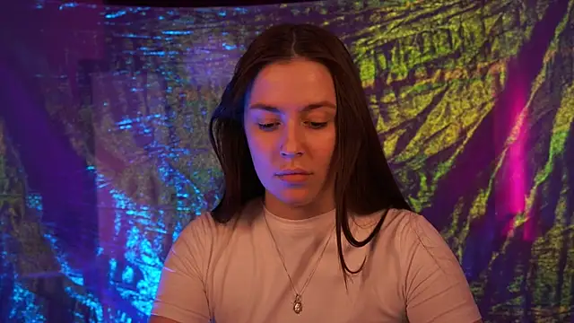 EmiliyaRoude online show from December 18, 2025, 1:39 pm