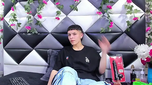 Megan Thompson  online show from September 11, 2025, 2:11 am