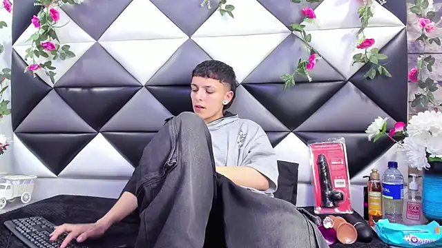 Megan Thompson  online show from September 27, 2025, 2:38 am