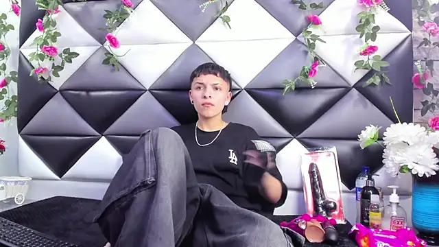 Megan Thompson  online show from October 2, 2025, 2:18 am