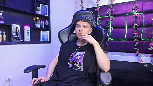 Megan Thompson  online show from November 21, 2025, 2:21 am