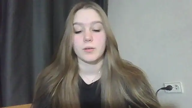 Snapshot of yourhoney_Lola_ chatting on November 28, 2025, 4:20 pm yourhoney Lola online show from November 28, 2025, 4:20 pm