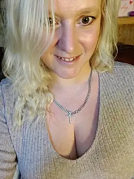 Bouncy-Bella28X online show from November 6, 2025, 12:17 pm