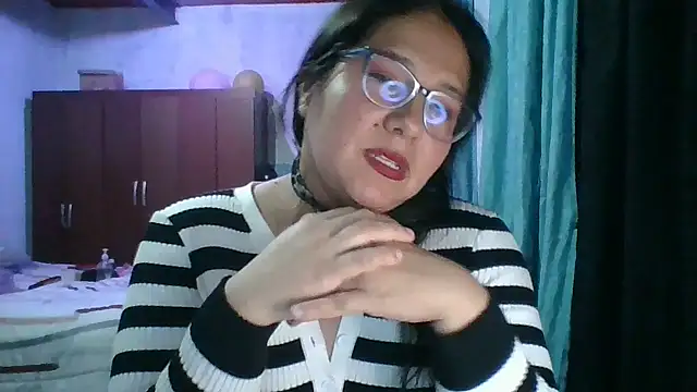 scarlett widow  online show from October 28, 2025, 3:21 am