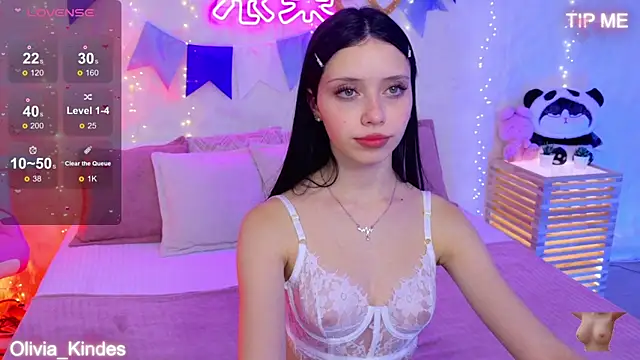 Olivia Kindes online show from October 6, 2025, 4:59 pm