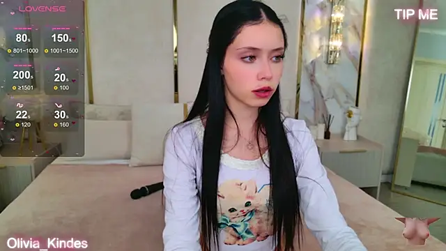 Olivia Kindes online show from October 12, 2025, 5:01 pm