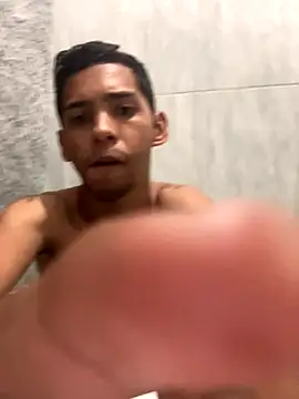 Snapshot of Oqui chatting on October 7, 2025, 11:35 pm Oqui online show from October 7, 2025, 11:35 pm