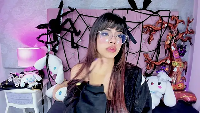 ZarahQueen online show from October 15, 2025, 10:32 pm