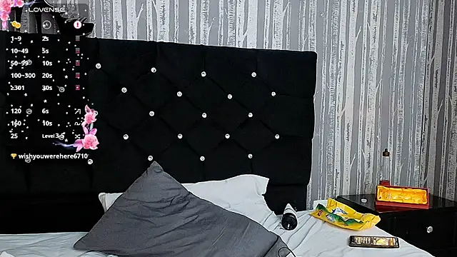 Alicee Moonn online show from November 5, 2025, 7:30 am