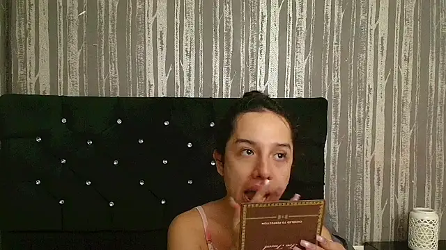 Snapshot of Alicee_Moonn chatting on June 25, 2026, 7:18 pm Alicee Moonn online show from June 25, 2026, 7:18 pm
