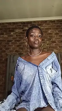 Snapshot of Ebony-Mistique chatting on February 13, 2026, 7:32 pm Ebony-Mistique online show from February 13, 2026, 7:32 pm