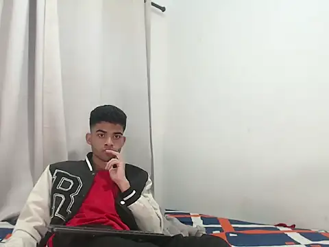 camillo beischel  online show from September 12, 2025, 7:25 pm