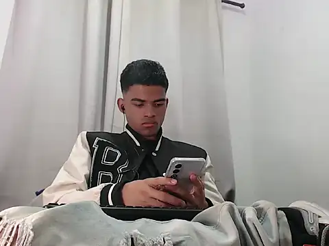 camillo beischel  online show from October 5, 2025, 7:01 pm