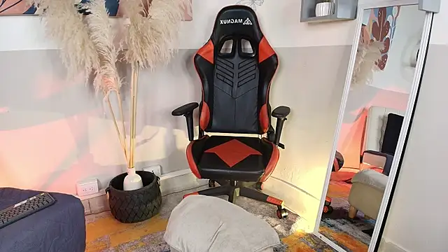 DivaFlamme online show from March 30, 2026, 10:44 pm