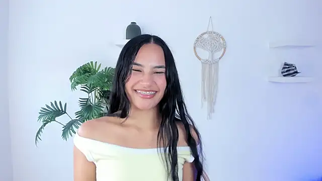 emily yeon online show from December 13, 2025, 7:53 pm