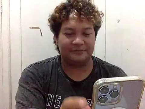 Snapshot of shufalicious chatting on December 19, 2025, 4:47 pm shufalicious online show from December 19, 2025, 4:47 pm