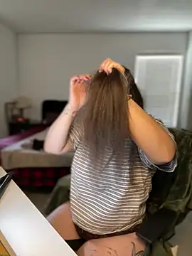 Alix Valentine online show from April 12, 2026, 3:06 pm