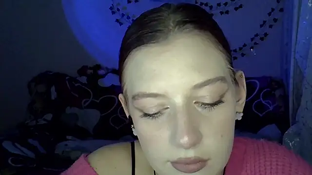 Lily Ember online show from November 18, 2025, 5:28 pm