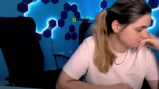 inga gree online show from November 28, 2025, 9:56 am