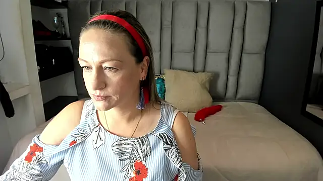 Charlot milf online show from November 17, 2025, 12:44 pm