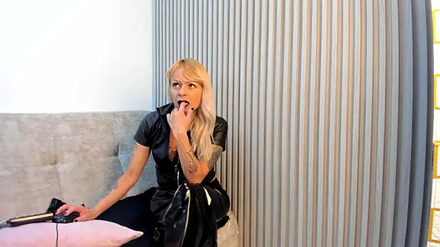 samanthajonexxx online show from February 5, 2026, 4:22 pm