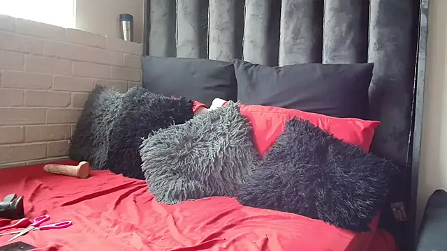 dark honeyx26 online show from November 15, 2025, 8:11 am