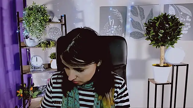 Snapshot of MartaEdams chatting on April 15, 2026, 6:31 am MartaEdams online show from April 15, 2026, 6:31 am
