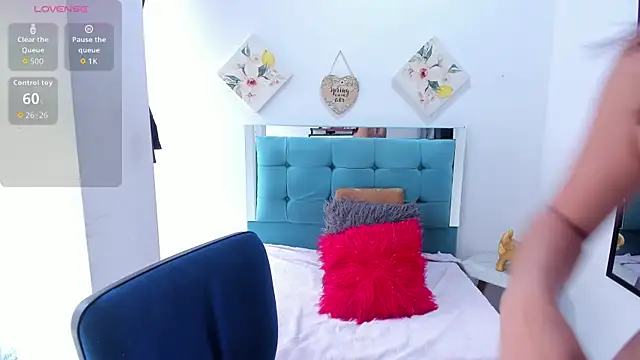 Sharloth F W online show from November 17, 2025, 1:28 pm