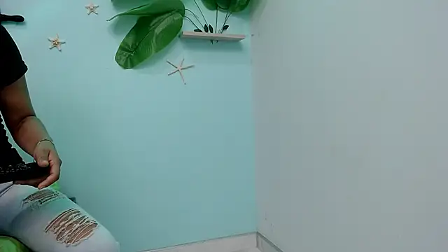 eladyrous98 online show from October 31, 2025, 2:07 pm