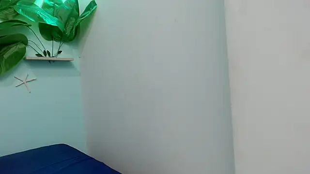 eladyrous98 online show from December 23, 2025, 3:15 am