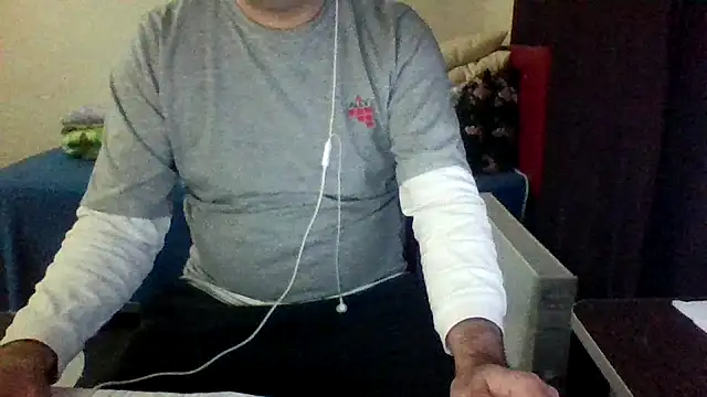 Snapshot of st206boy chatting on November 10, 2025, 1:04 am st206boy online show from November 10, 2025, 1:04 am